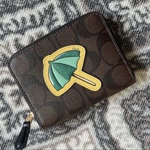 Coach|Small Zip Around Wallet Signature…